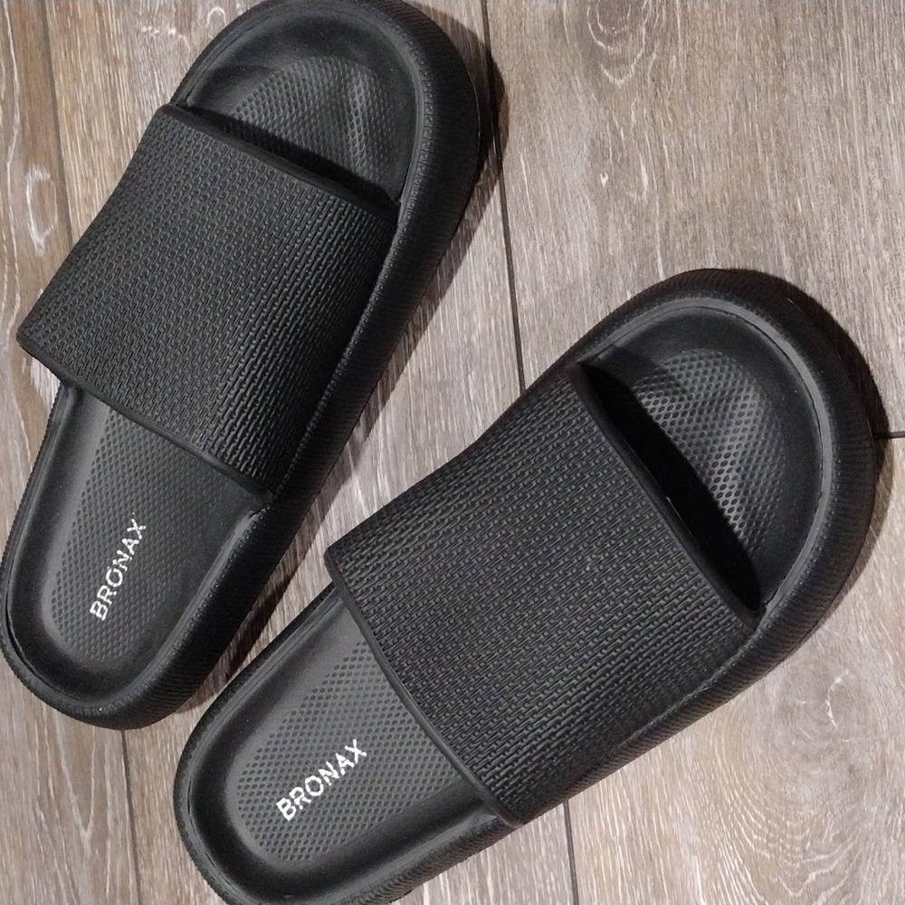 Bronax black slides. NWOT. Size 9.5